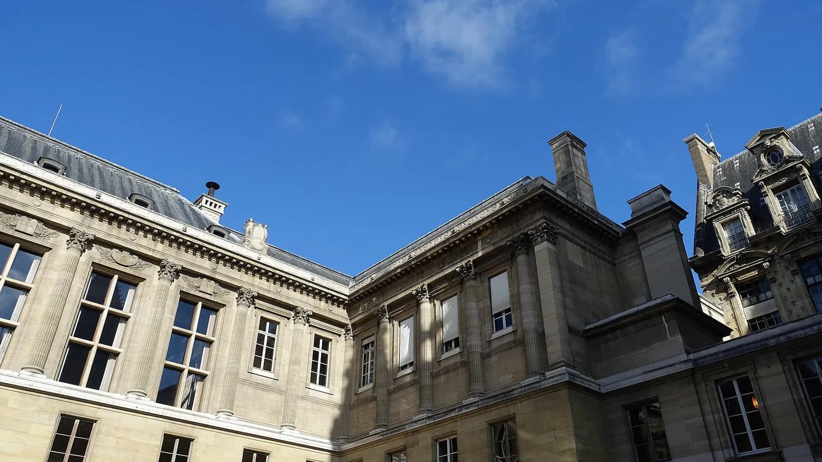 La cour du Palais de justice de Paris